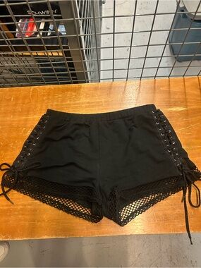 Hot Topic Black Lace-Up mesh Trim Women’s Shorts 🩳 L